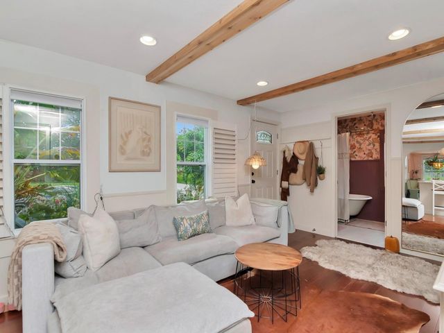 4000 3RD AVENUE N, St Petersburg, FL 33713