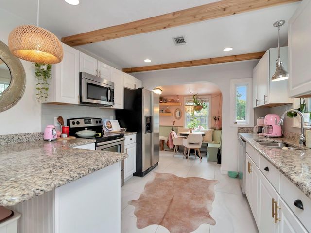 4000 3RD AVENUE N, St Petersburg, FL 33713