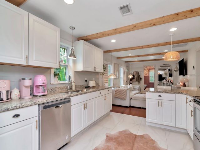 4000 3RD AVENUE N, St Petersburg, FL 33713