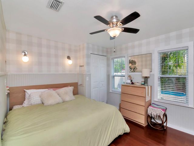 4000 3RD AVENUE N, St Petersburg, FL 33713