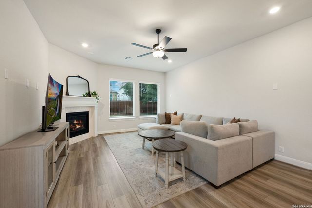 1733 Hidden Fox, New Braunfels, TX 78132