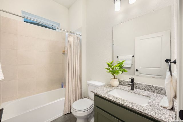 1733 Hidden Fox, New Braunfels, TX 78132