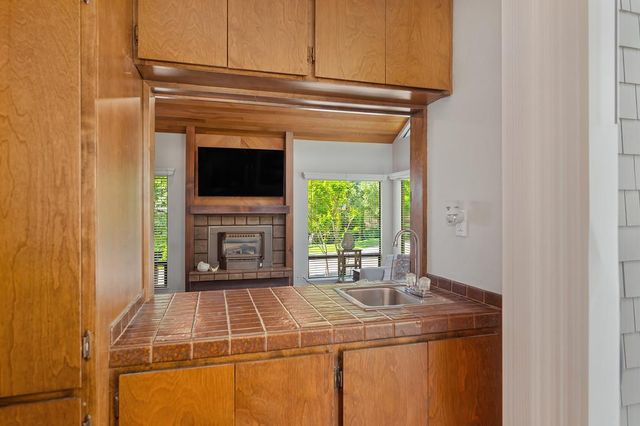 1271 Red Dog Ln, Auburn, CA 95603