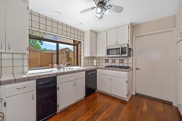 1271 Red Dog Ln, Auburn, CA 95603