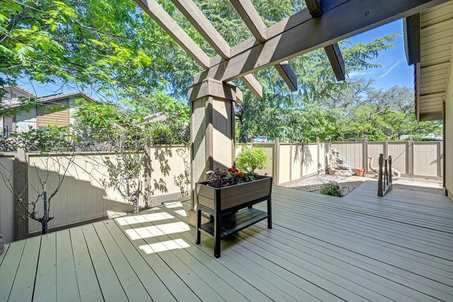 1271 Red Dog Ln, Auburn, CA 95603