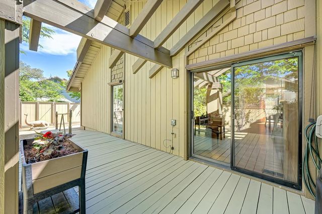 1271 Red Dog Ln, Auburn, CA 95603