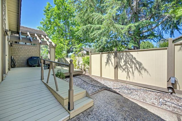 1271 Red Dog Ln, Auburn, CA 95603