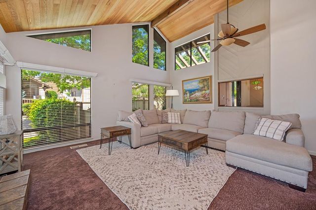 1271 Red Dog Ln, Auburn, CA 95603