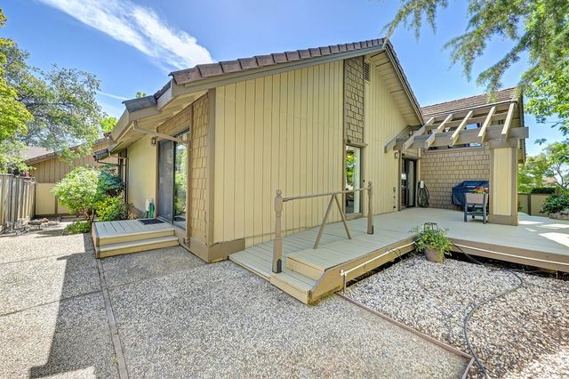 1271 Red Dog Ln, Auburn, CA 95603
