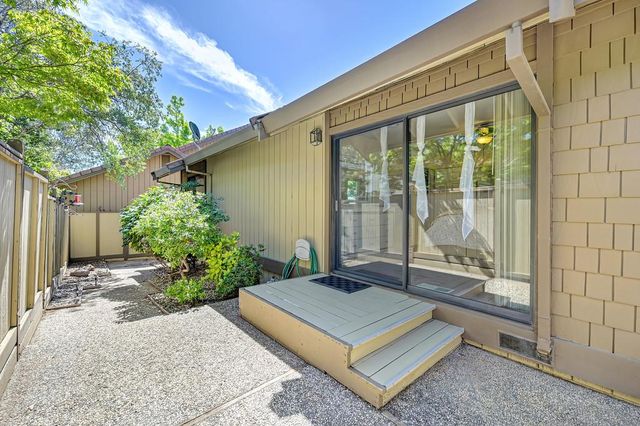 1271 Red Dog Ln, Auburn, CA 95603