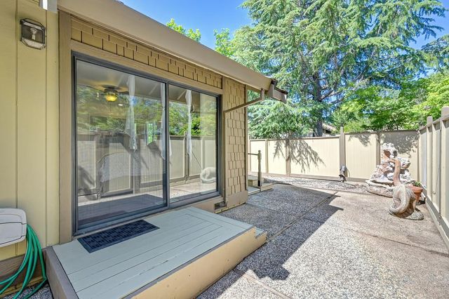 1271 Red Dog Ln, Auburn, CA 95603