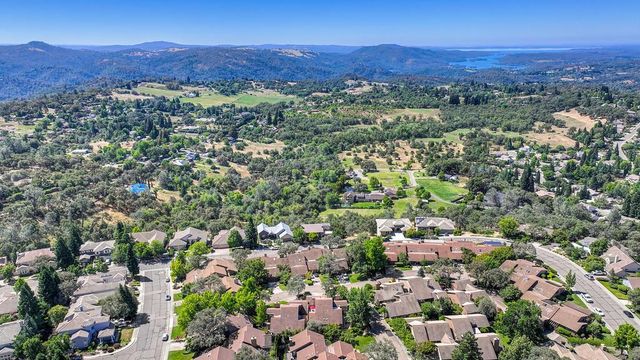 1271 Red Dog Ln, Auburn, CA 95603