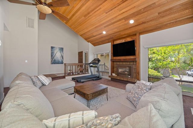 1271 Red Dog Ln, Auburn, CA 95603