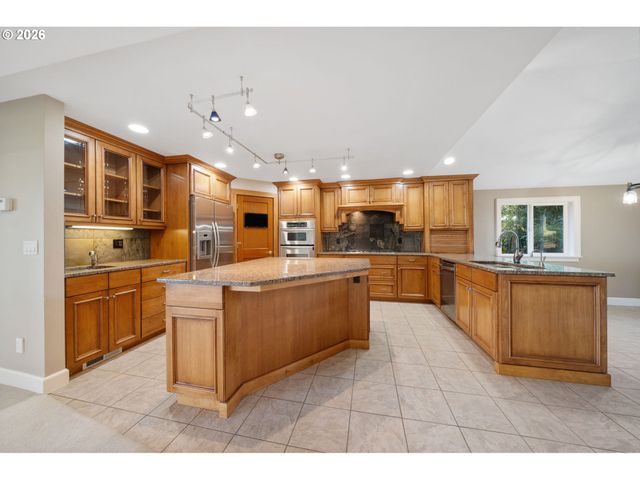 10151 Sw LANCASTER Rd, Portland, OR 97219