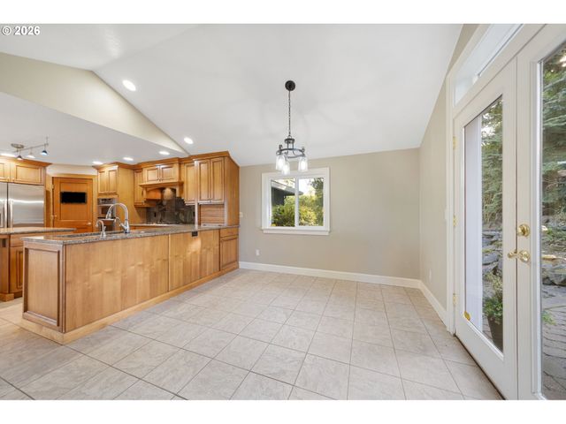 10151 Sw LANCASTER Rd, Portland, OR 97219