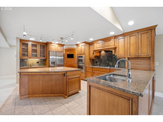 10151 Sw LANCASTER Rd, Portland, OR 97219