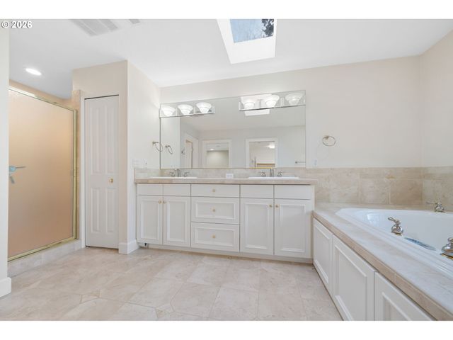 10151 Sw LANCASTER Rd, Portland, OR 97219