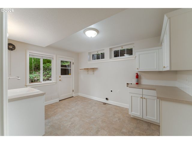 10151 Sw LANCASTER Rd, Portland, OR 97219