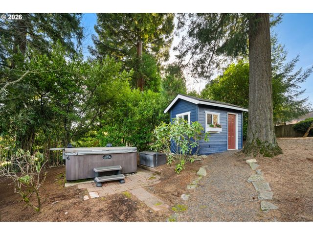 10151 Sw LANCASTER Rd, Portland, OR 97219