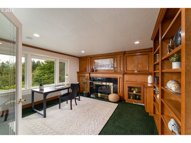 10151 Sw LANCASTER Rd, Portland, OR 97219