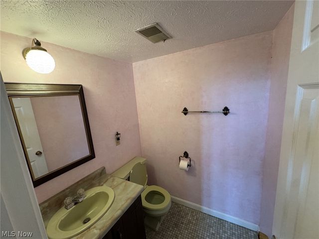 46 Oak Circle, Parkersburg, WV 26101