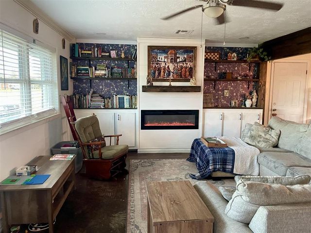 311 Wayside Drive W, Westlake, LA 70669