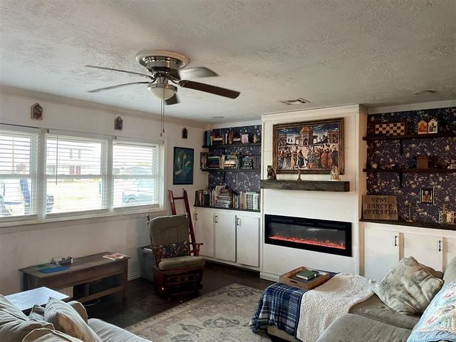 311 Wayside Drive W, Westlake, LA 70669