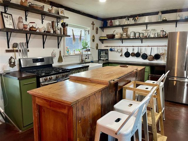 311 Wayside Drive W, Westlake, LA 70669