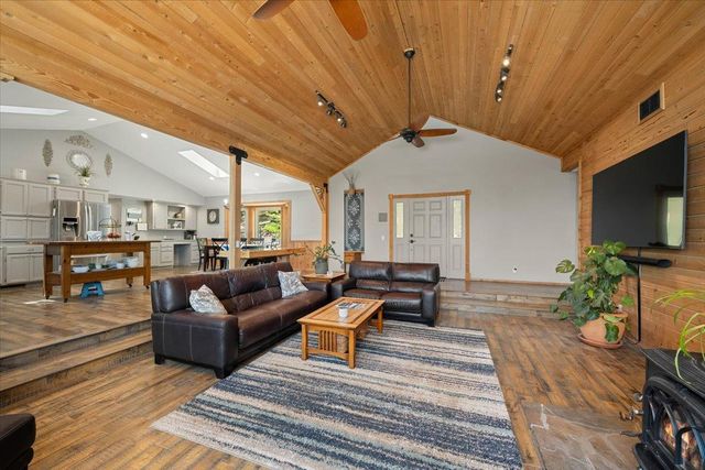 2901 Hermosa Ct, Camino, CA 95709