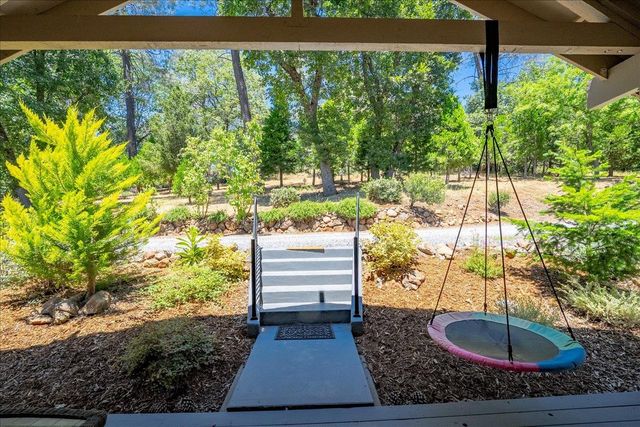 2901 Hermosa Ct, Camino, CA 95709