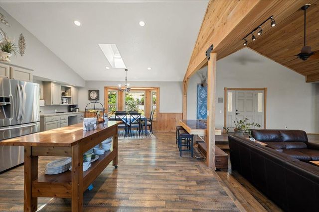 2901 Hermosa Ct, Camino, CA 95709