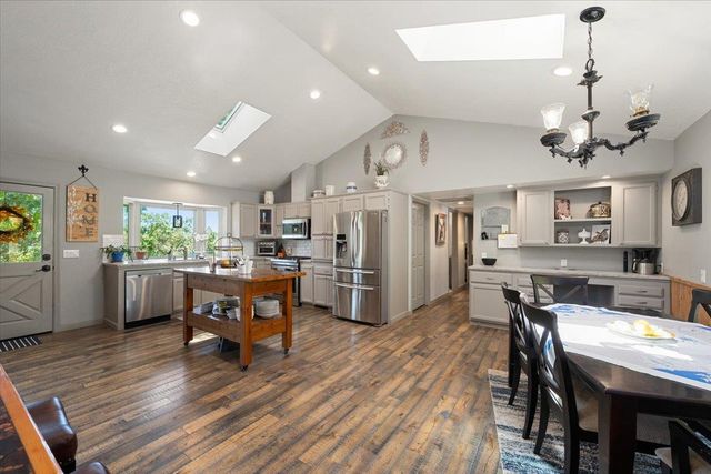 2901 Hermosa Ct, Camino, CA 95709