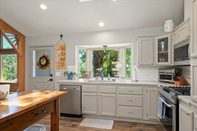 2901 Hermosa Ct, Camino, CA 95709