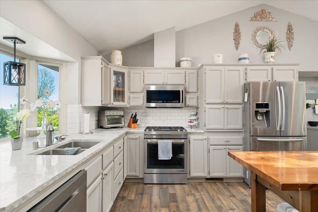 2901 Hermosa Ct, Camino, CA 95709