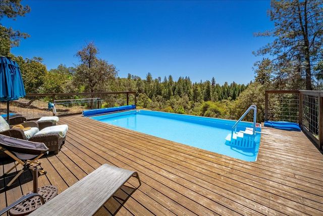 2901 Hermosa Ct, Camino, CA 95709