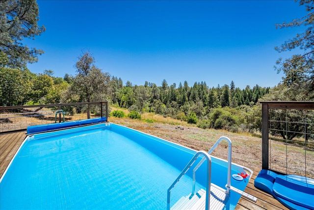 2901 Hermosa Ct, Camino, CA 95709