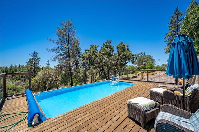 2901 Hermosa Ct, Camino, CA 95709
