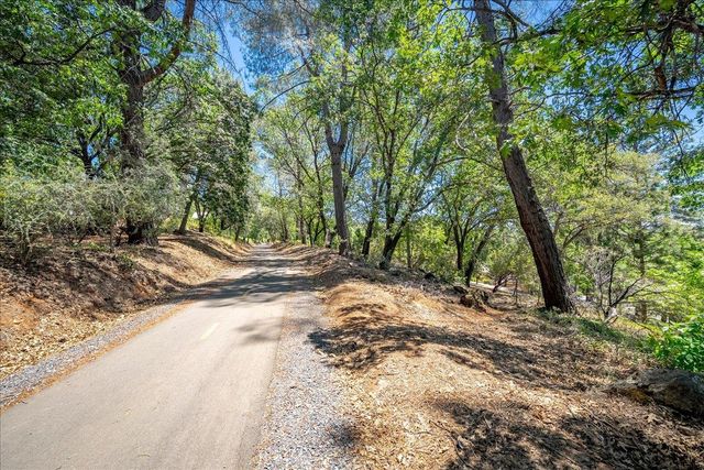 2901 Hermosa Ct, Camino, CA 95709