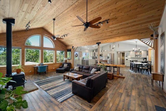 2901 Hermosa Ct, Camino, CA 95709