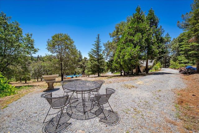 2901 Hermosa Ct, Camino, CA 95709