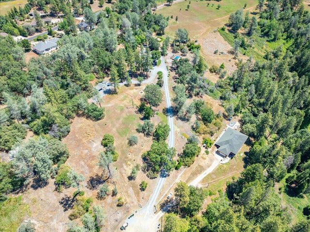 2901 Hermosa Ct, Camino, CA 95709