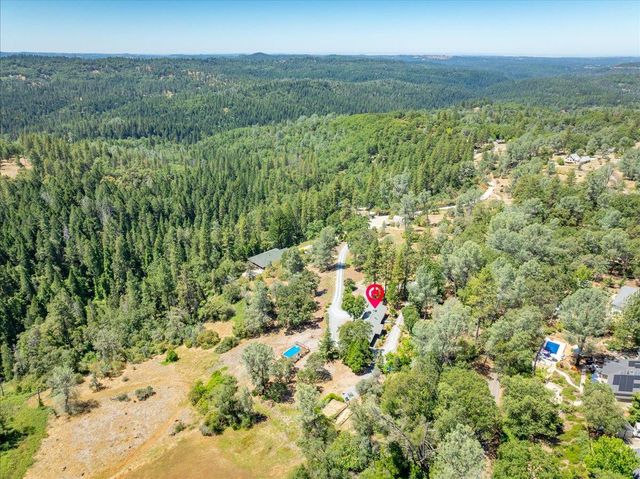 2901 Hermosa Ct, Camino, CA 95709