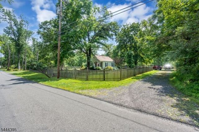 160 Hillcrest Rd, Readington Twp., NJ 08822
