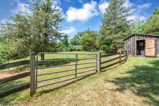 160 Hillcrest Rd, Readington Twp., NJ 08822