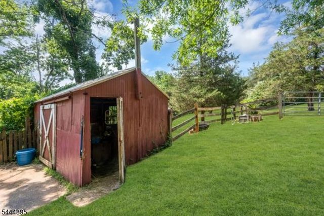 160 Hillcrest Rd, Readington Twp., NJ 08822
