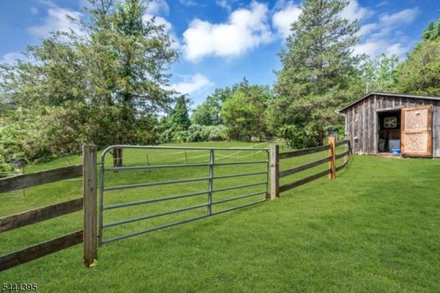 160 Hillcrest Rd, Readington Twp., NJ 08822