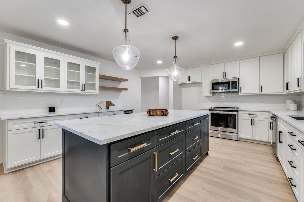 2601 Red Oak Lane, Plano, TX 75075