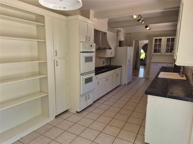 152 Mt Paran Road NE, Sandy Springs, GA 30327