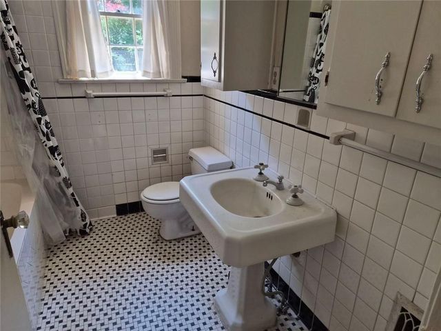 152 Mt Paran Road NE, Sandy Springs, GA 30327