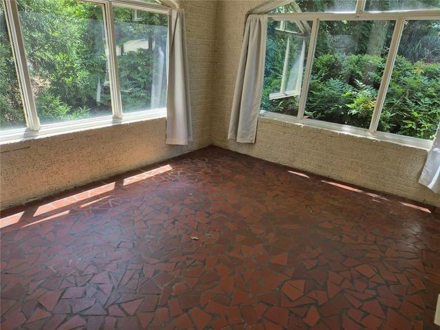 152 Mt Paran Road NE, Sandy Springs, GA 30327